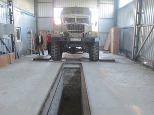 Work on the installation of the line of maintenance of trucks